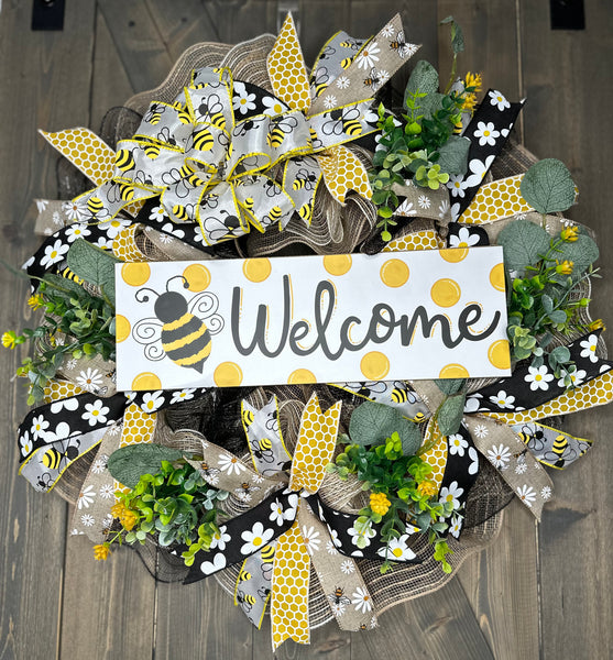 LAST ONE! Spring and Summer Bumble Bee Handmade Welcome Wreath
